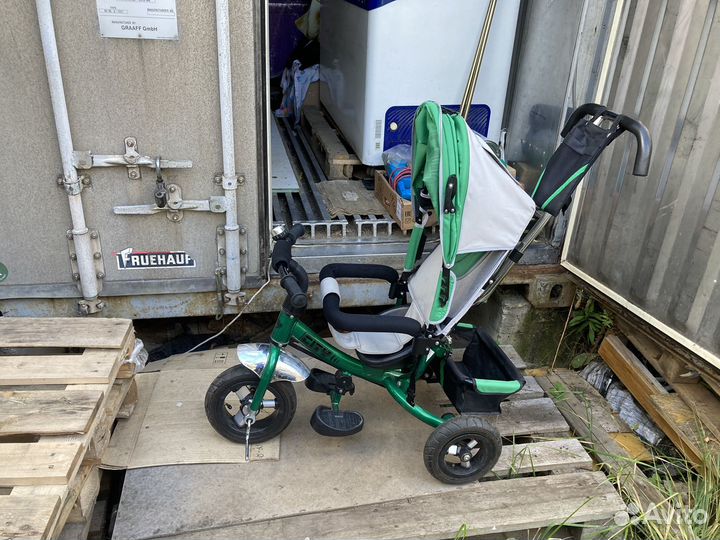 Детский трехколесный велосипед с ручкой