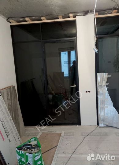 Распашные стеклянные двери