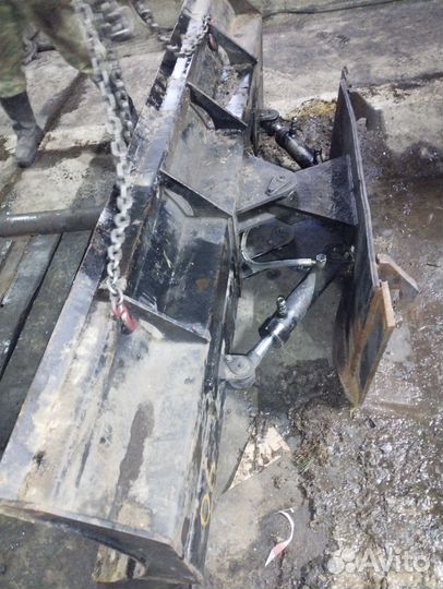 Отвал с гидроцилиндрами поворотный