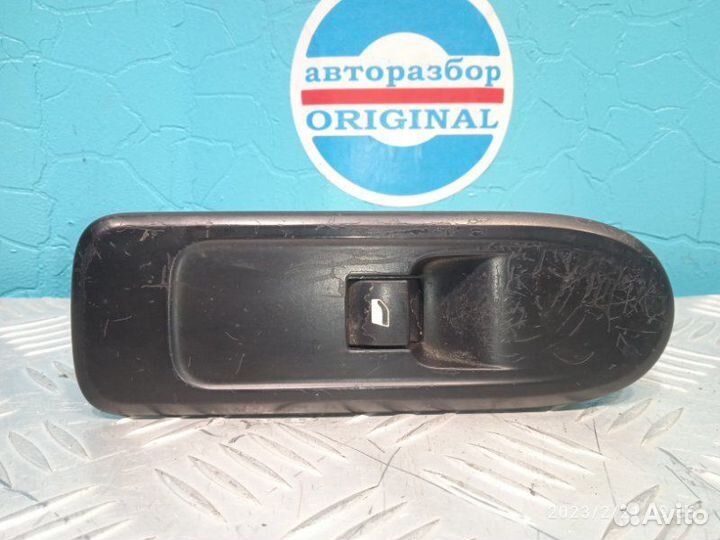 Кнопка стеклоподъёмника Peugeot 308 1.6 EP6