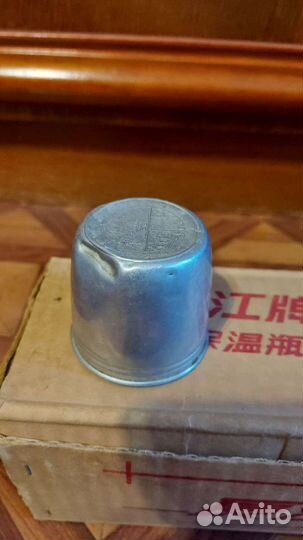 Крышка и коробка от китайского термоса