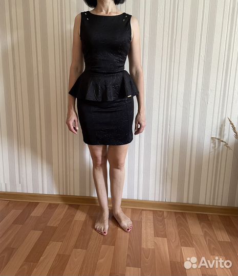 Платье черное с баской
