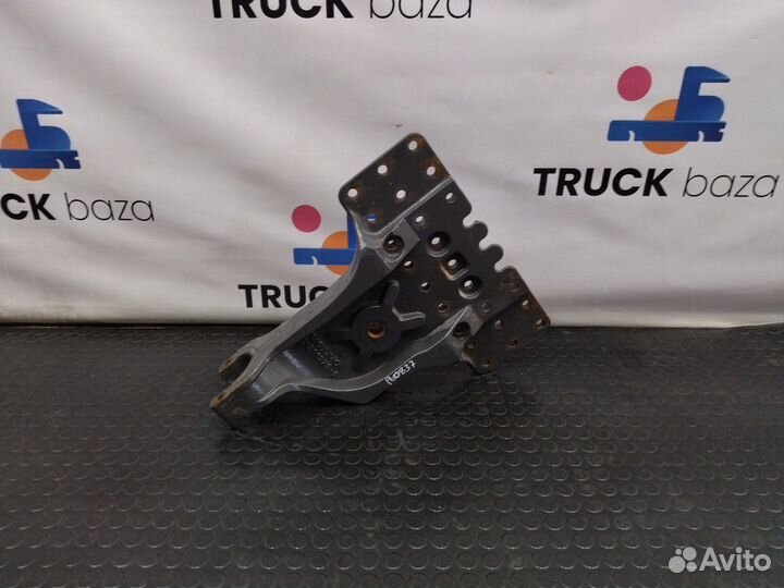 21211378 Кронштейн реактивной тяги левый