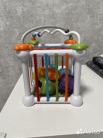 Развивающие игрушки - сенсорный куб сортер