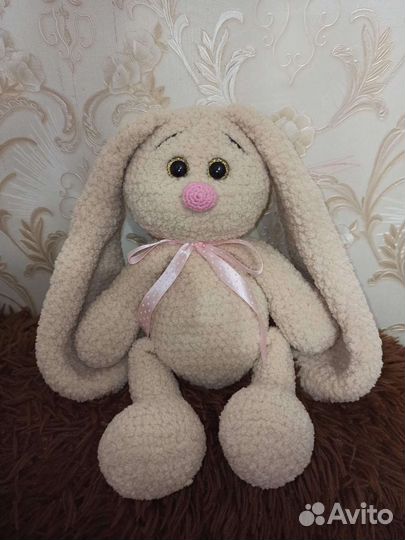 Вязанная игрушка ручной работы Заяц