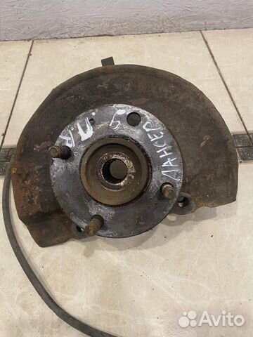 Поворотный кулак передний правый Mitsubishi Lancer