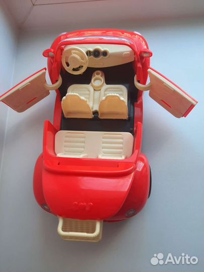 Свинка Пеппа с семьей на машине