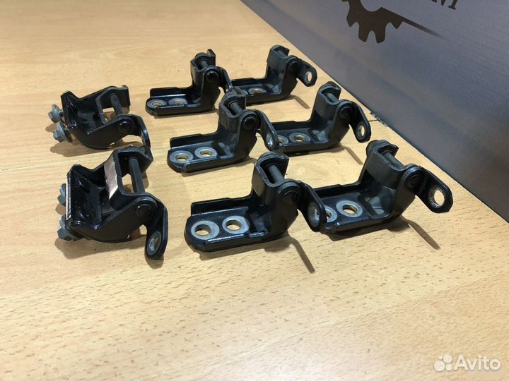 Петли дверей Nissan Almera G15