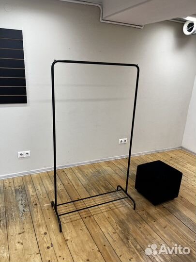 Рейл для одежды