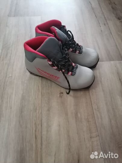 Лыжные ботинки