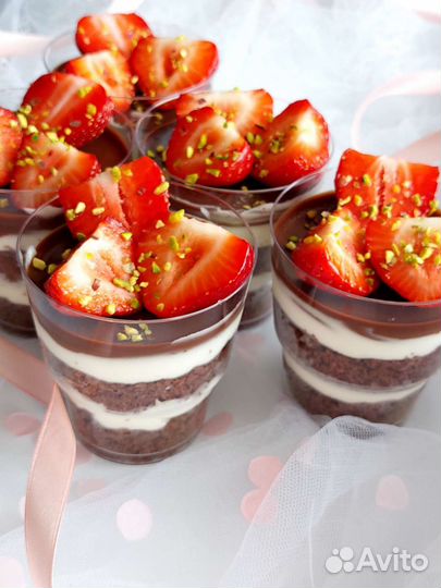 Домашняя выпечка(медовик,орешки,булочки)