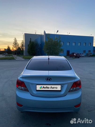 Hyundai Solaris 1.4 МТ, 2012, битый, 165 000 км