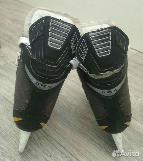 Коньки хоккейные Bauer размер 28