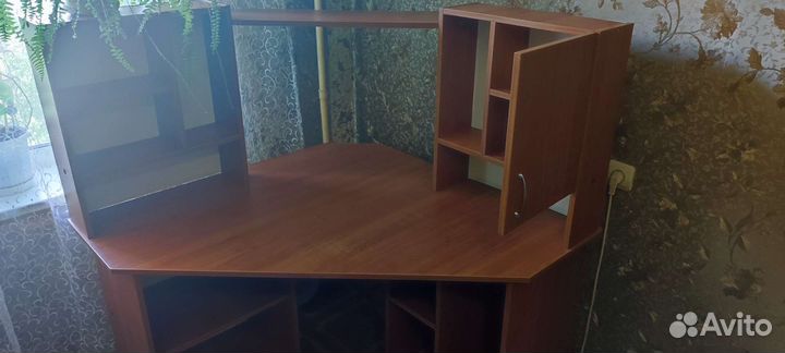 Компьютерный стол