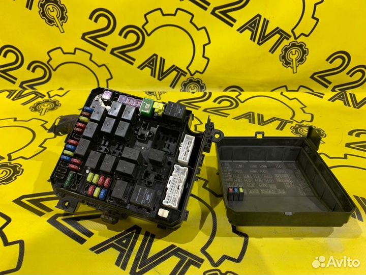 Блок предохранителей под капот Mitsubishi