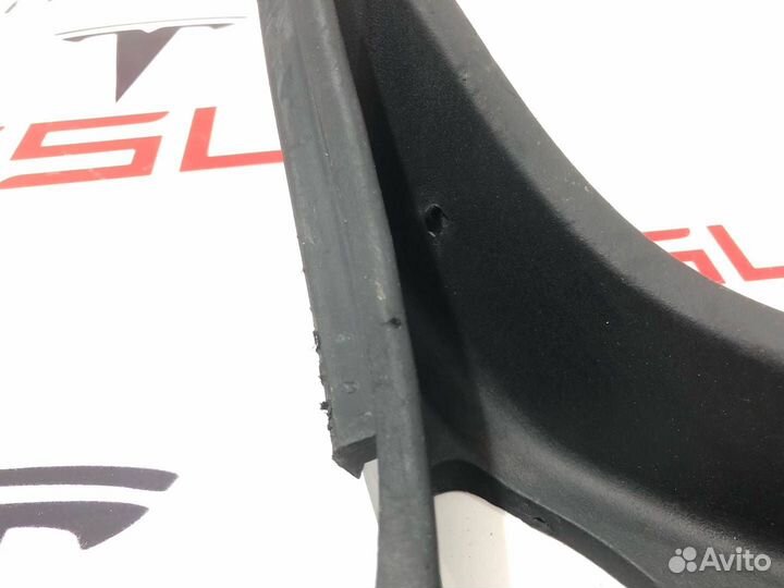 Накладка панели дворников Tesla Model X 2019