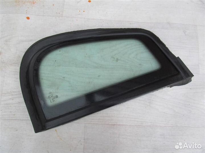 Стекло кузовное глухое правое Volkswagen Tiguan
