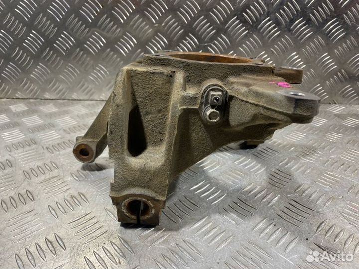 Кулак задний правый Subaru Outback BS