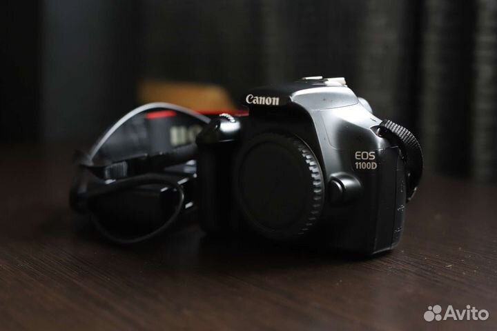 Зеркальный фотоаппарат Canon EOS 1100D