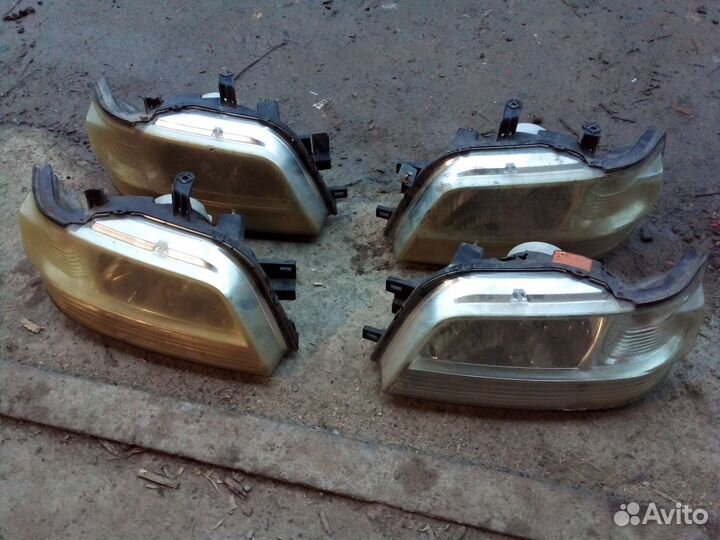 Фара передняя Nissan Cube Z10