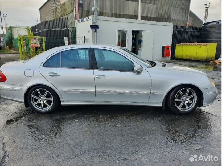 Накладка торпеды Mercedes-Benz W211