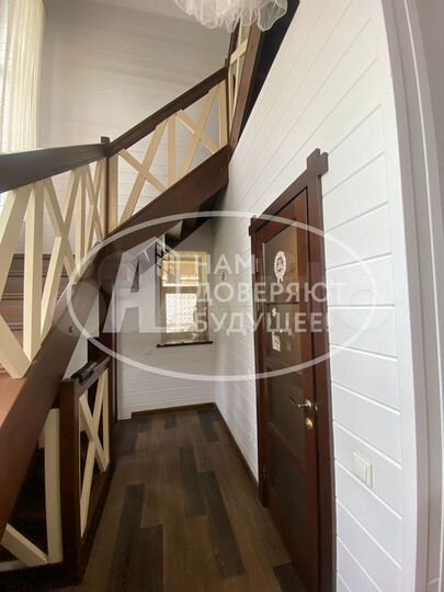 Дом 321 м² на участке 17 сот.