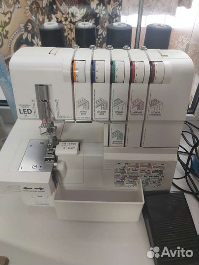 Коверлок Merrylock 075