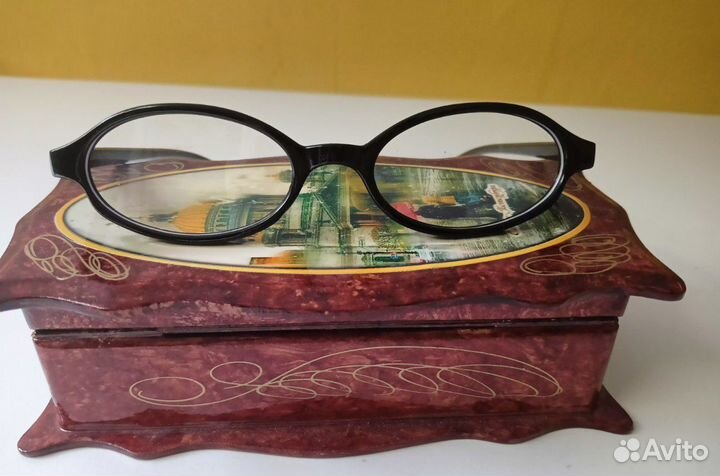 Очки имиджевые, стиль офисной сирены