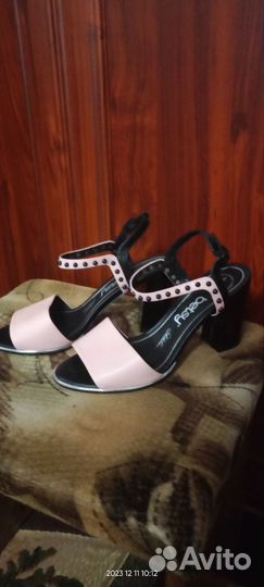 Босоножки женские 39 размер