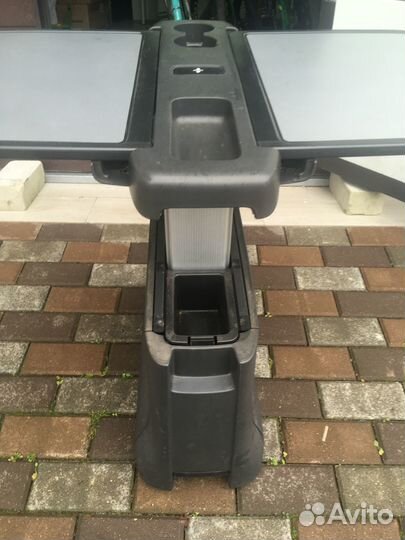 Столик для Мерседес viano 2007 год