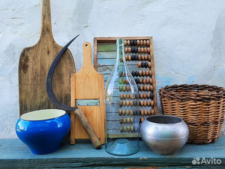 Старинные чугунок,серп,бутыли,доска для стирки