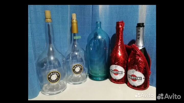 Пустые бутылки из разного алкоголя