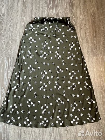 Сатиновая юбка-миди