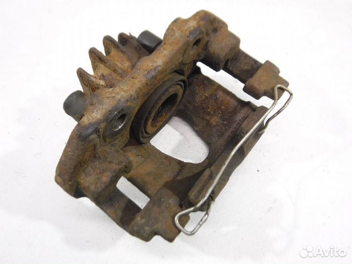 Суппорт передний правый Peugeot 306