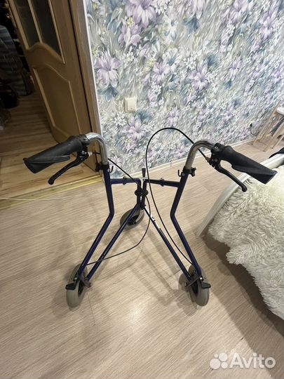 Ходунки для инвалидов на колесах