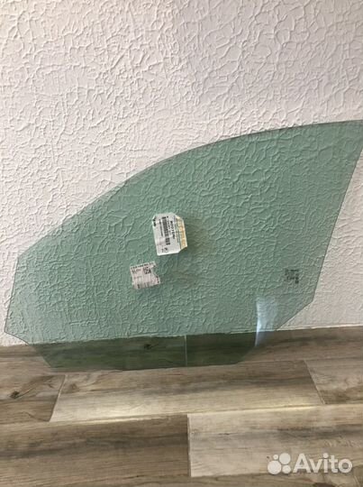 Mercedes E-class (W-212) стекло боковое правое