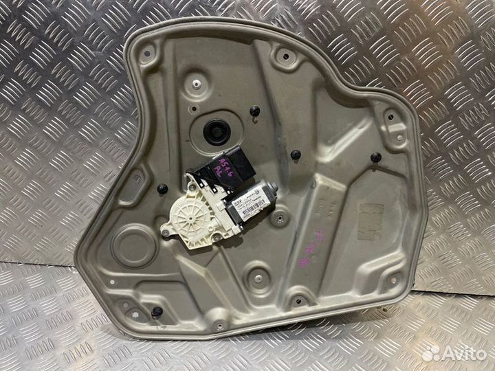 Стеклоподъемник задний левый Skoda Octavia A5