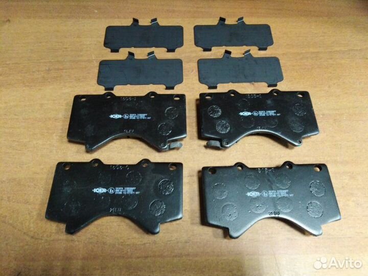 Колодки тормозные передние Toyota Land Cruiser