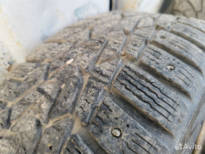 Nokian 215/65r16