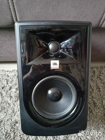 Студийный монитор JBL 305P mkii