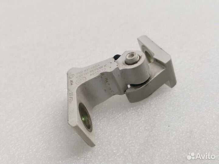 Петля двери передняя правая Skoda Octavia A7 cjza