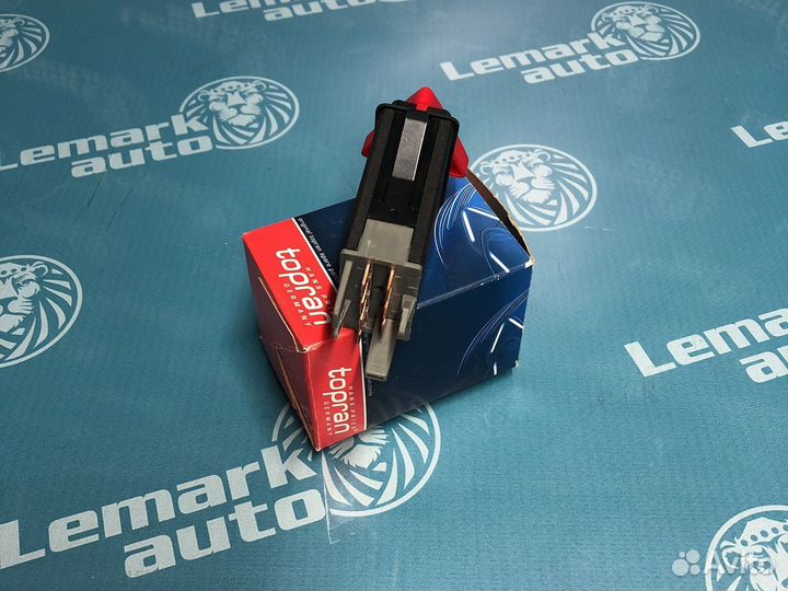 Кнопка аварийной сигнализации Skoda Octavia