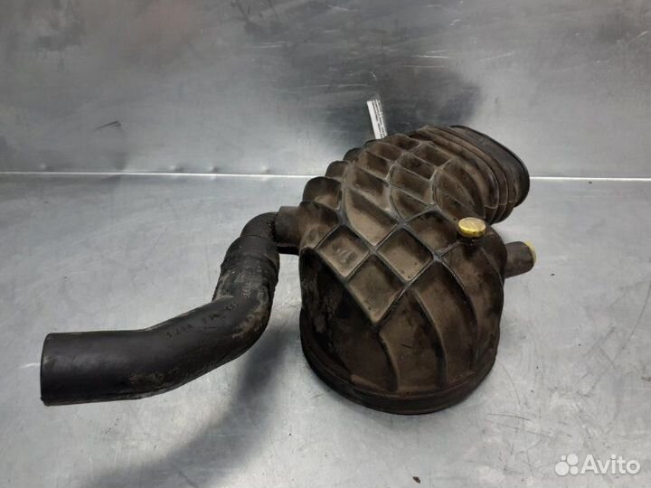 Патрубок инжектора Audi 100 C3 1982-1991