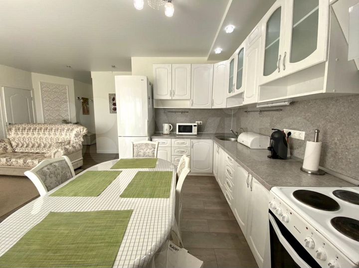 3-к. квартира, 100 м², 8/9 эт.