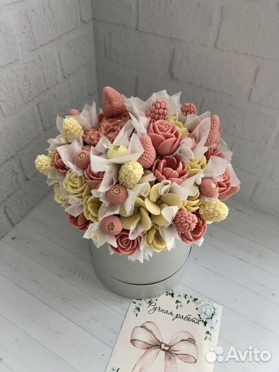 Шоколадные розы букет, букет в шляпной коробке