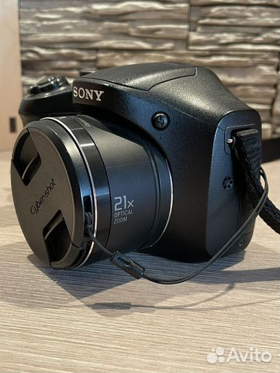 Цифровой фотоаппарат Sony DSC-H100