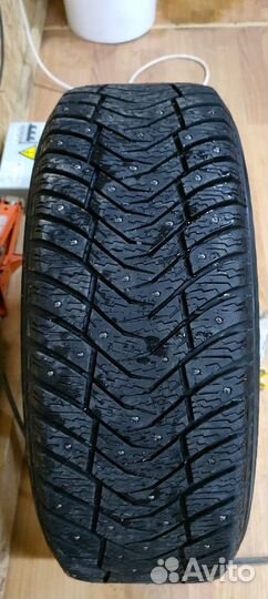 Yokohama Ice Guard IG65 215/50 R17