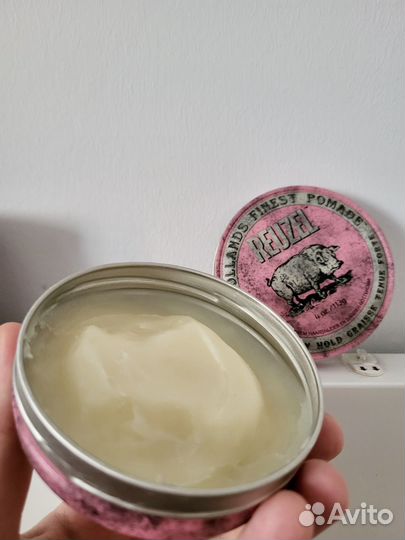 Помада и бриолин для укладки волос