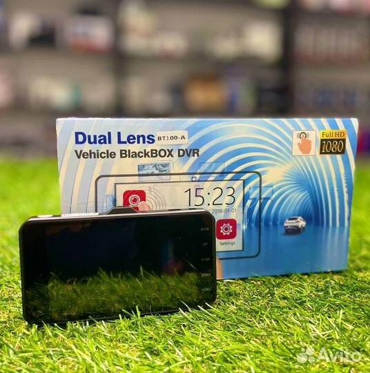 Видеорегистратор с двумя камерами заднего вида