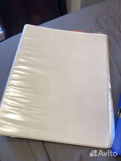 Две папки для документов отдам бесплатно